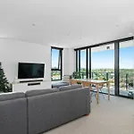 Burleigh Beach Escape With Stunning Sunset Views