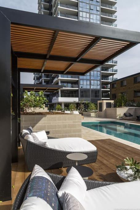 Burleigh Escape With Stunning Sunset Views Apartment Gold Coast